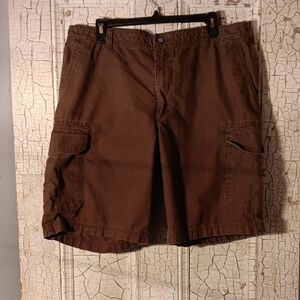 Casual Brown Cargo Shorts with Knee-Length Cut